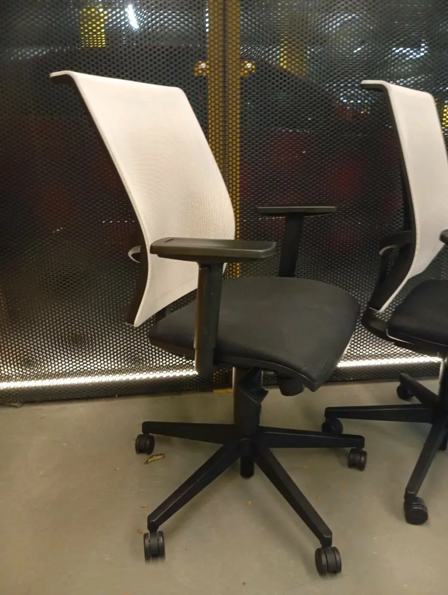 2 office chairs - Image 2