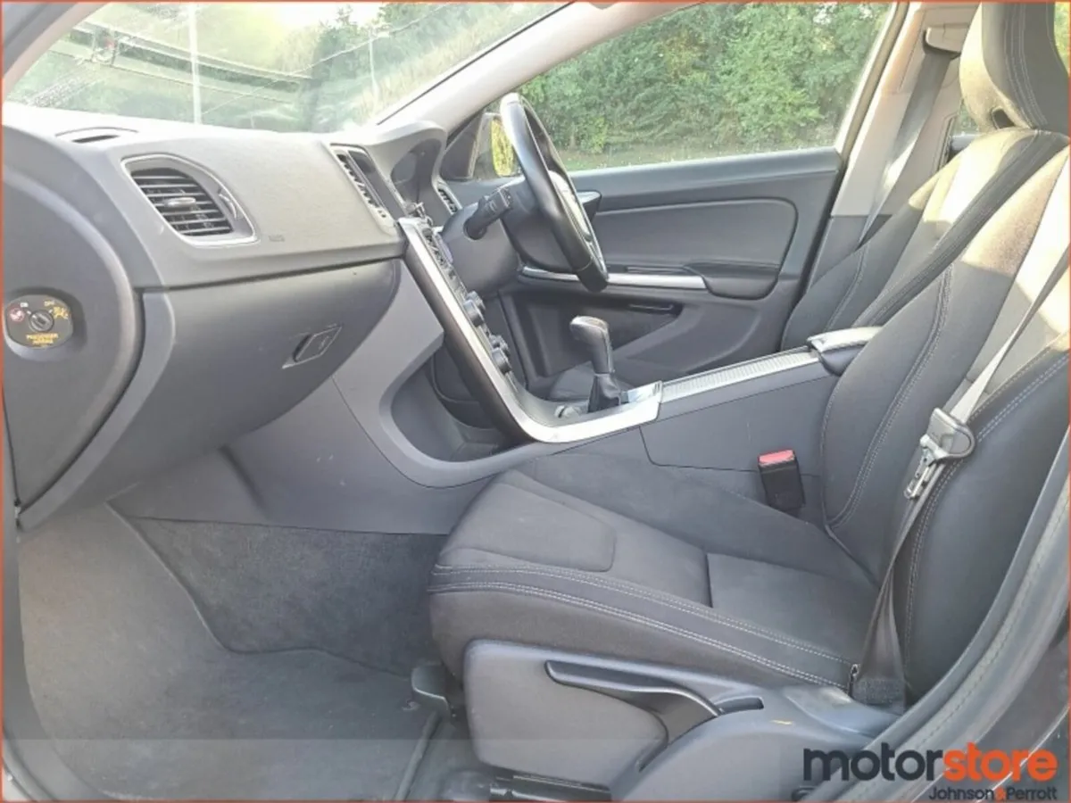 Volvo V60 D3 150bhp SE (One Year Warranty / AA Mem - Image 4