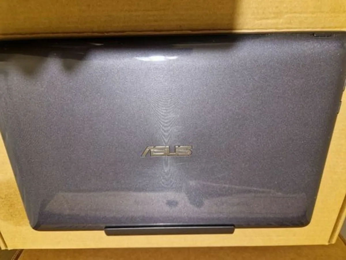 ASUS LaptopTablet CN9935, Windows 8, 2GB Ram 64GB - Image 2