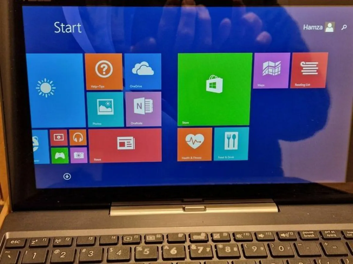 ASUS LaptopTablet CN9935, Windows 8, 2GB Ram 64GB - Image 1