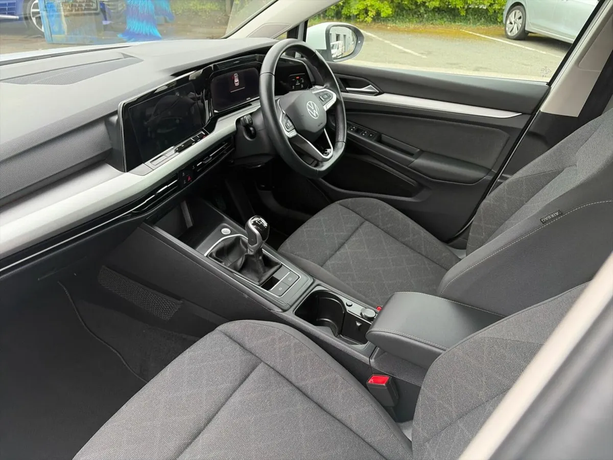 Volkswagen Golf LIFE 1.0 TSI 110HP MANUAL - Image 3