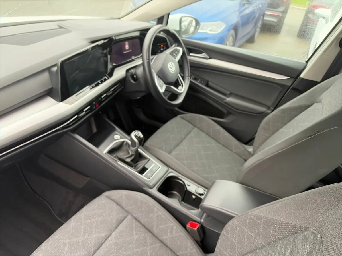 Volkswagen Golf LIFE 2.0 TDI 115HP MANUAL - Image 3