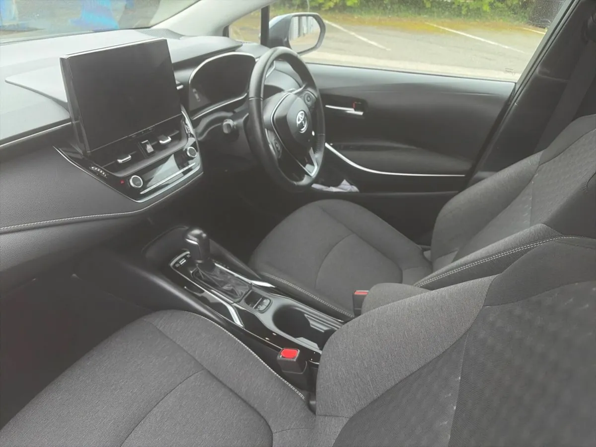 Toyota Corolla SALOON LUNA 1.8 HYBRID AUTO - Image 3
