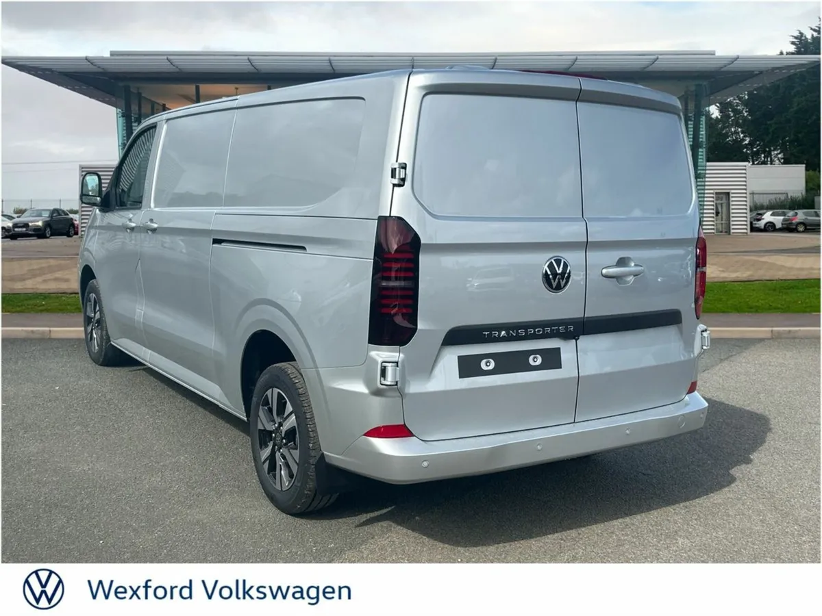 Volkswagen Transporter Trendline Plus LWB 150Bhp A - Image 4
