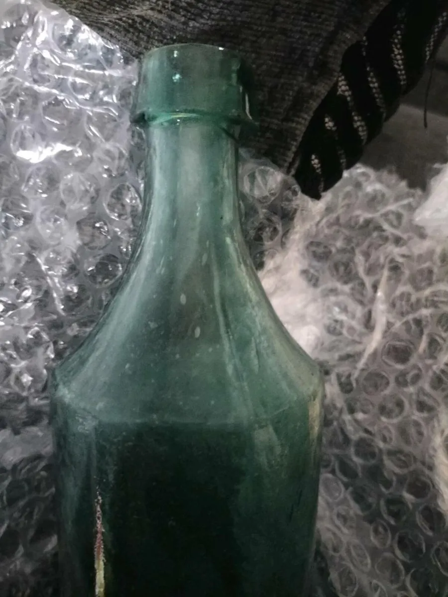 VINTAGE.. FAT BUG BOTTLE... GLASS GREEN .. D - Image 2