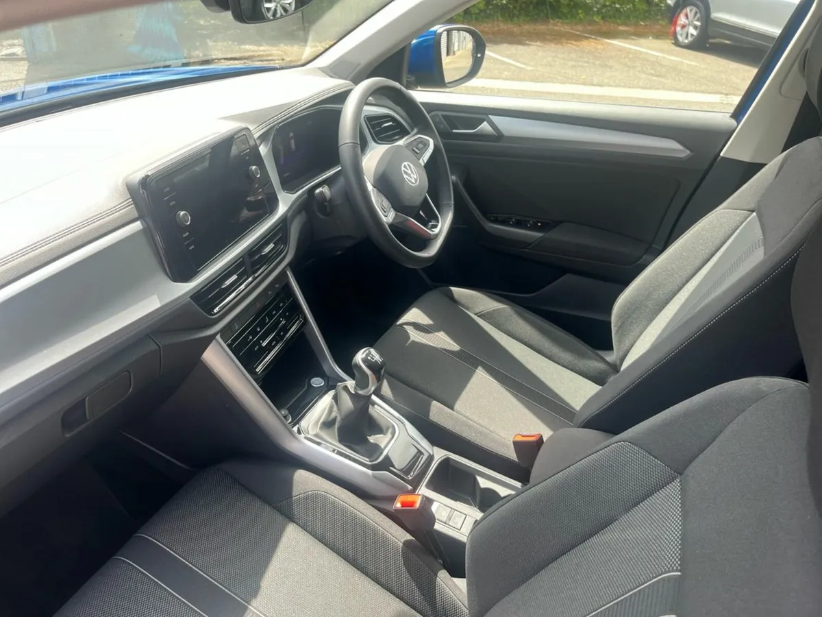 Volkswagen T-Roc EDITION 75 1.0TSI 116HP MANUAL - Image 3