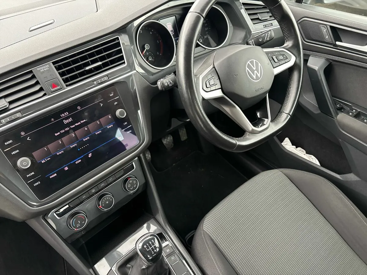 Volkswagen Tiguan 2.0TDI 122HP MANUAL - Image 3