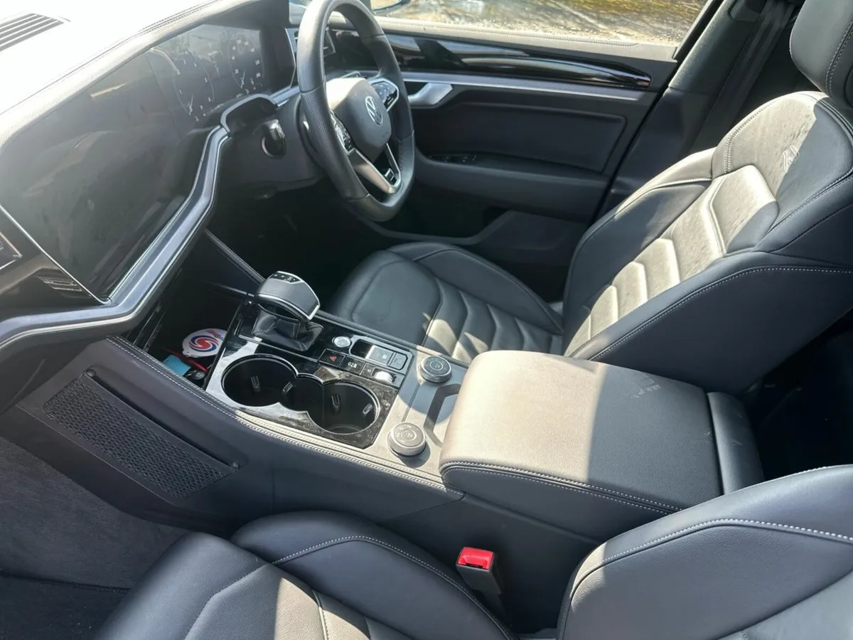 Volkswagen Touareg R-LINE 3.0TDI 231HP 4MOTION AUT - Image 3