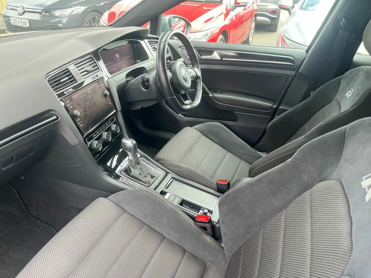 Volkswagen Golf R 2.0TSI 300HP 4MOTION AUTO - Image 3