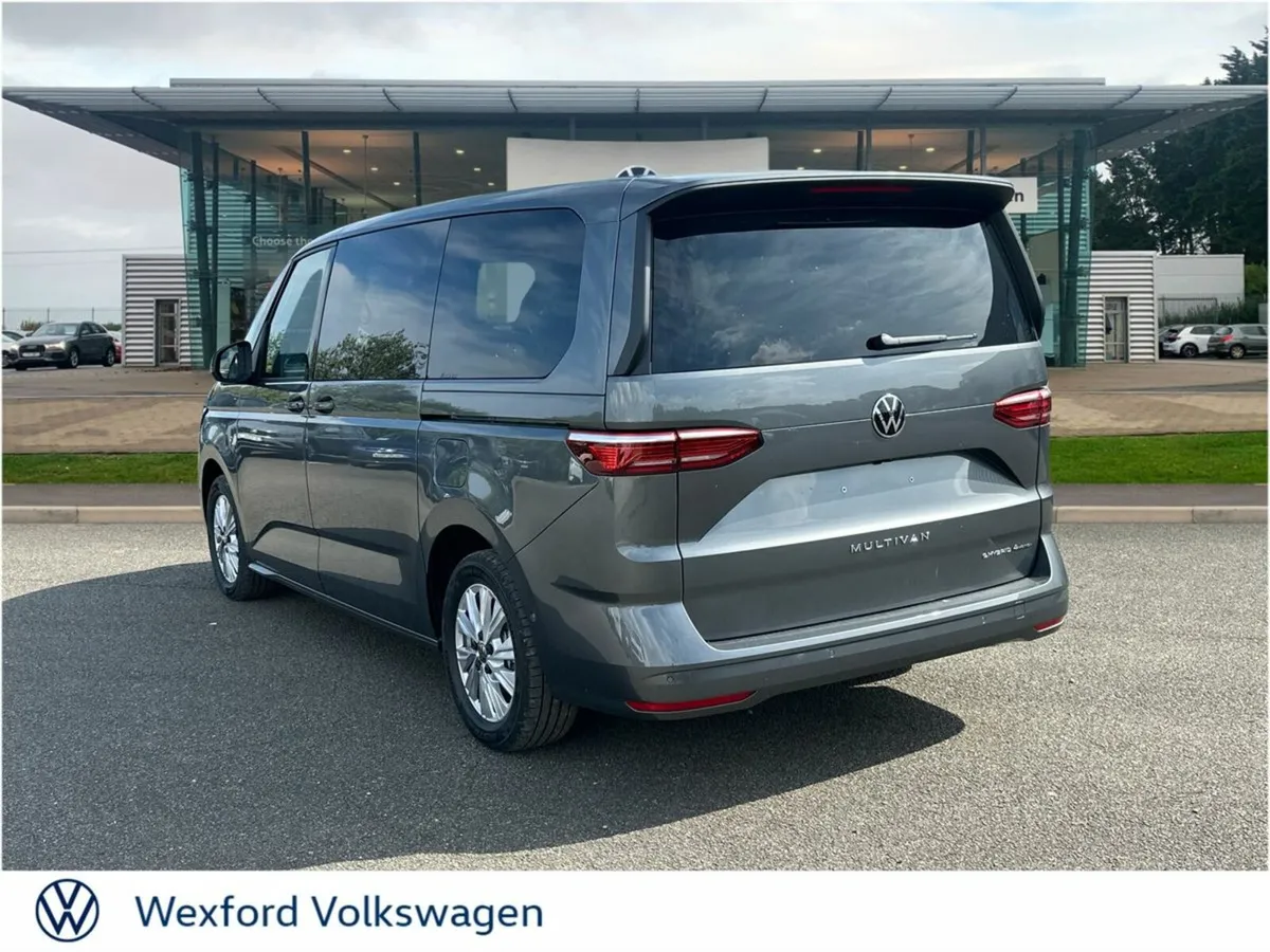 Volkswagen Multivan LIFE LOH 1.4TSI PHEV 240HP AUT - Image 4