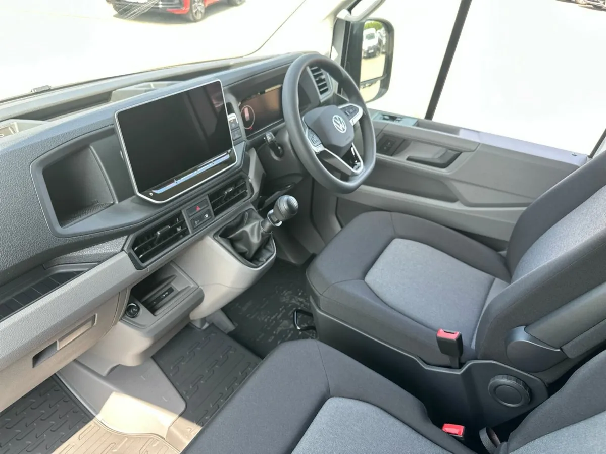 Volkswagen Crafter 35 TRENDLINE ELW 2.0TDI 177HP M - Image 3