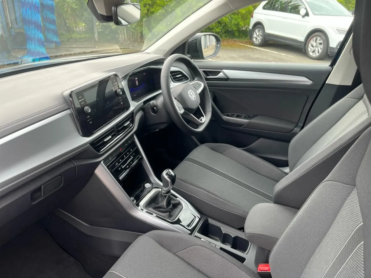 Volkswagen T-Roc EDITION 75 2.0TDI 116HP MANUAL - Image 3