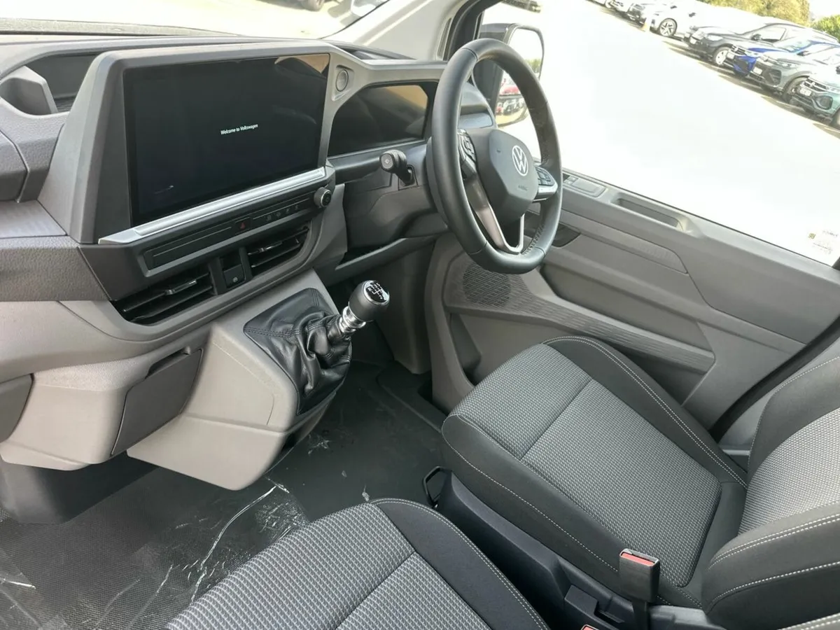 Volkswagen Transporter TRENDLINE PLUS LWB 150HP MA - Image 3