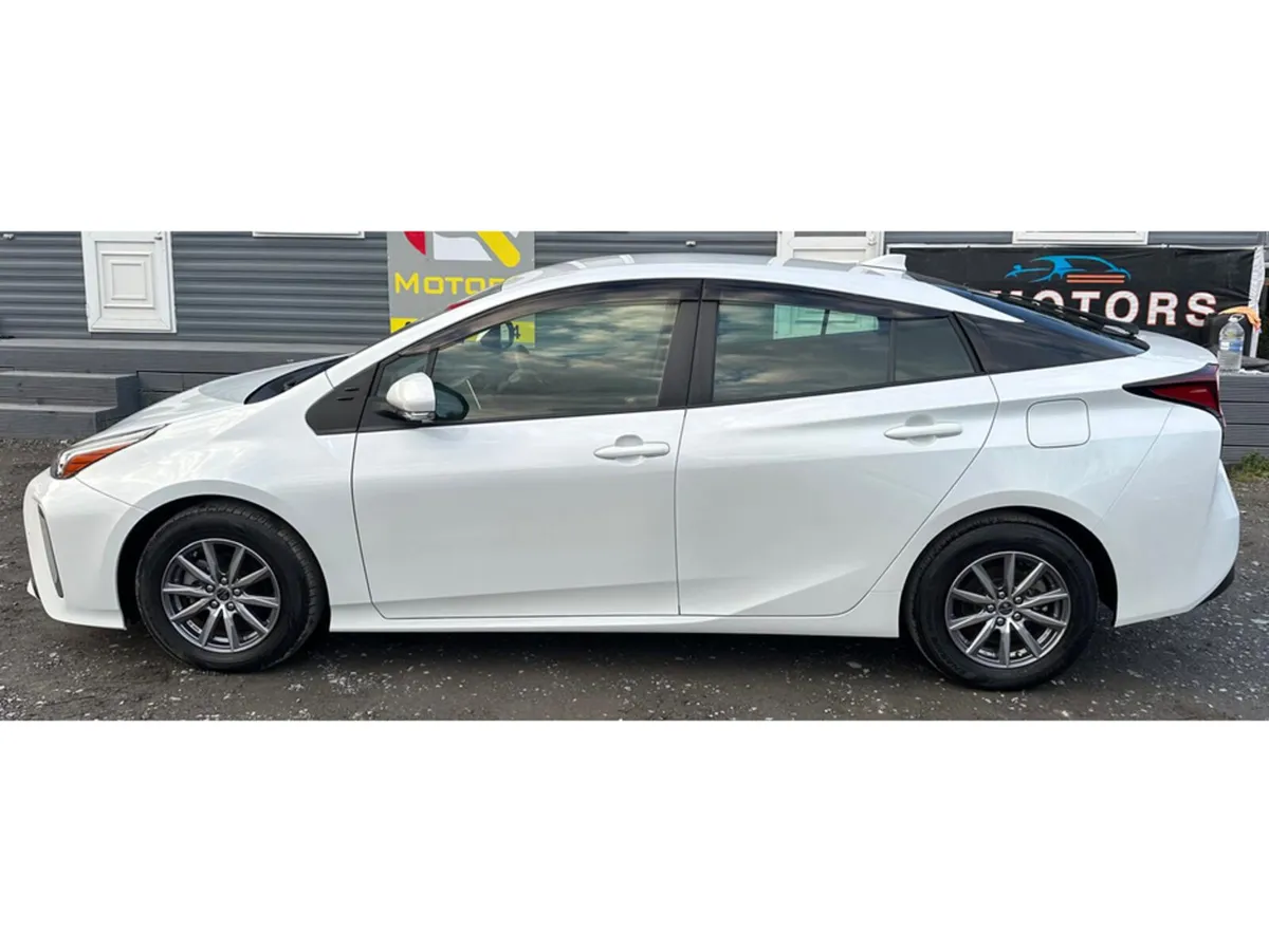 Toyota Prius 1.8 Automatic LOW Mileage High Spec F - Image 4