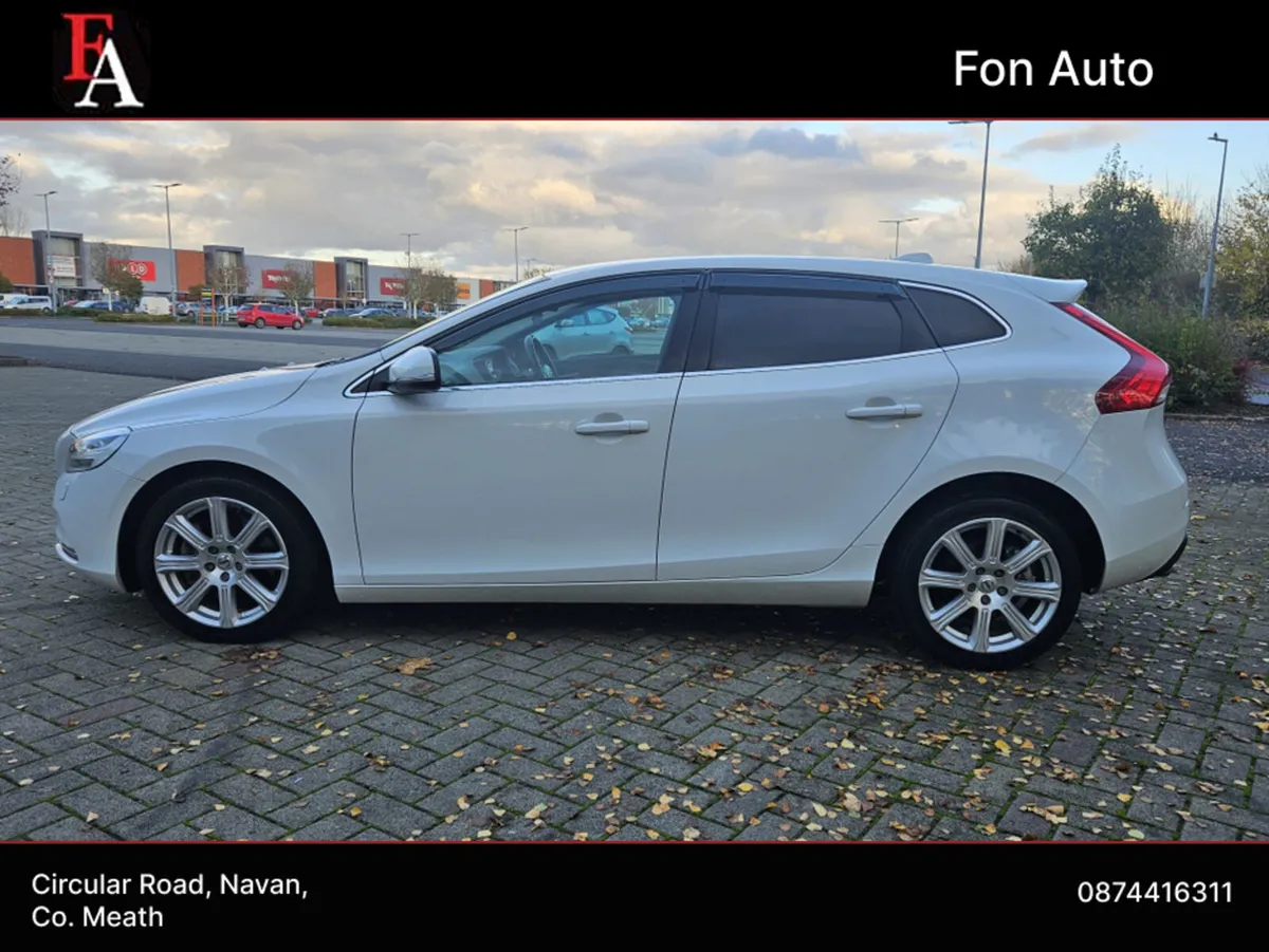 Volvo V40 2.0 DIESEL AUTOMATIC D4 MOMEMTUM HATCHBA - Image 4