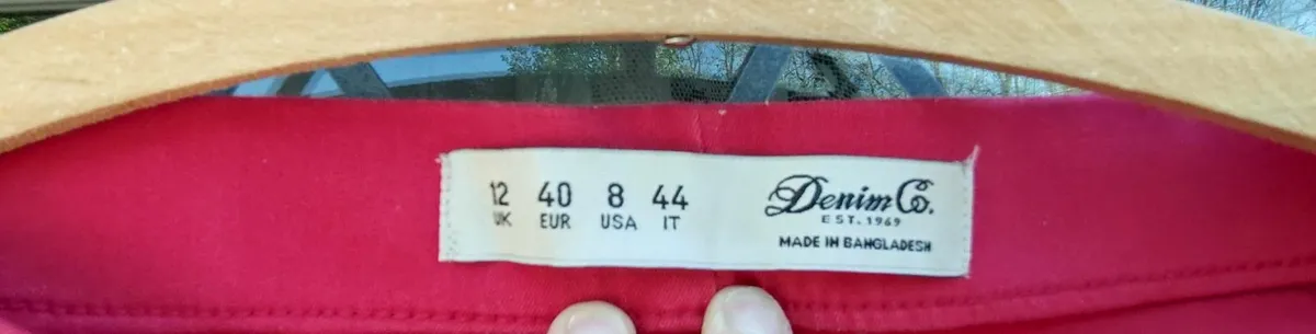 Ladies Red Pants/jeans. - Image 3