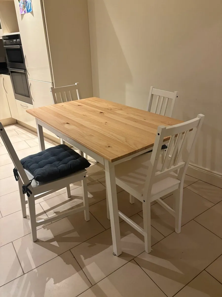 Kitchen Table & 4 Chairs + cushions