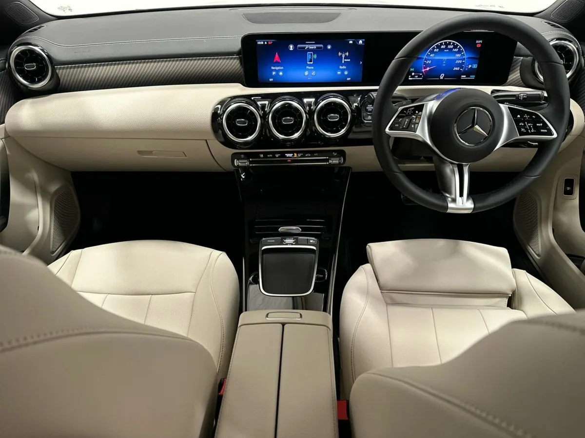 Mercedes-Benz CLA CLA180 Coupe Progressive Edition - Image 4