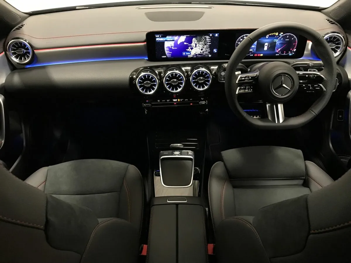 Mercedes-Benz CLA CLA180 D Shooting Brake AMG Line - Image 4