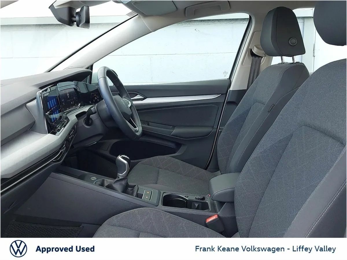 Volkswagen Golf LIFE 2.0 TDI 115HP *REAR VIEW CAME - Image 4