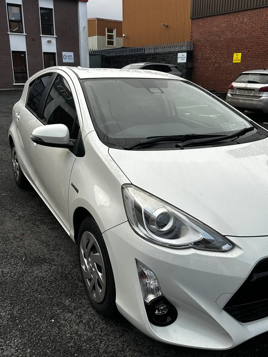 Toyota Aqua 2016 hybrid - Image 2