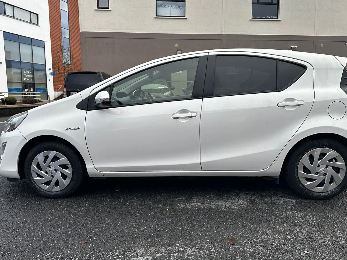 Toyota Aqua 2016 hybrid - Image 4