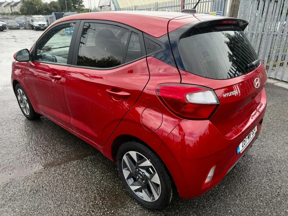 Hyundai i10 1.0i Deluxe Plus *DEMO SALE* - Image 4