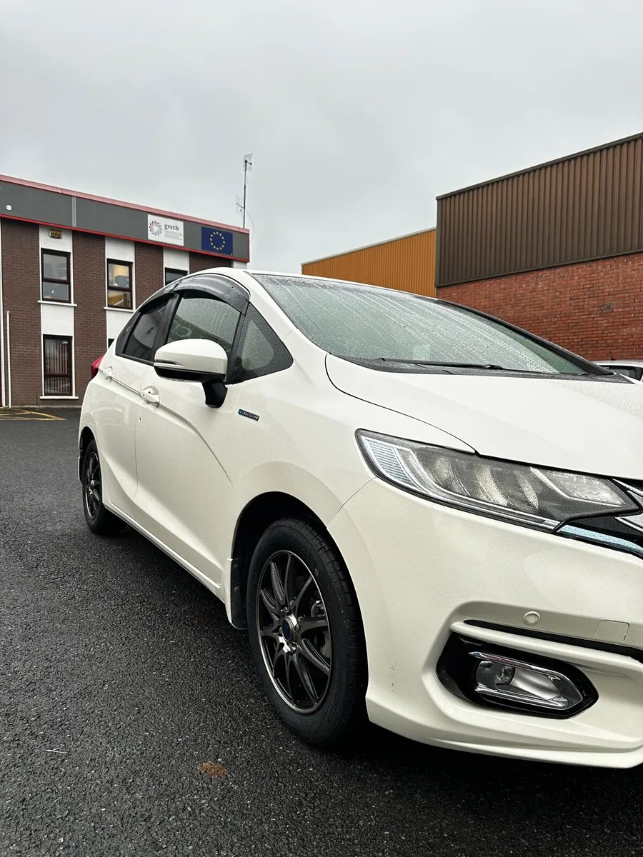 Honda Fit 2017 hybrid leather package - Image 3