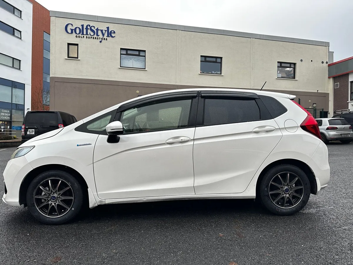 Honda Fit 2017 hybrid leather package - Image 4