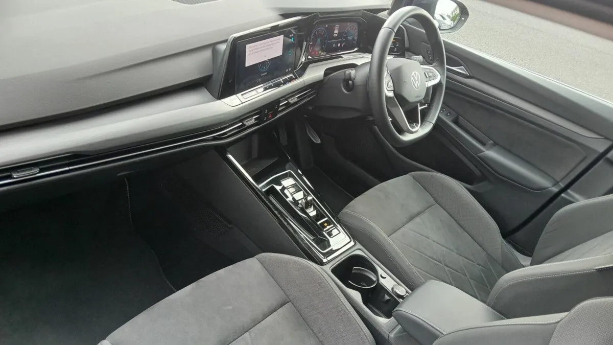 Volkswagen Golf Style 1.5 eTSI 130HP DSG MHEV **RE - Image 3