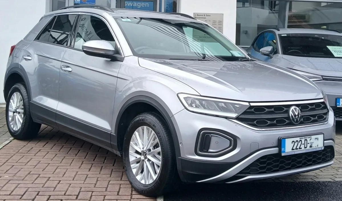 Volkswagen T-Roc Life 1.0 TSI 110HP ** REAR VIEW C - Image 1