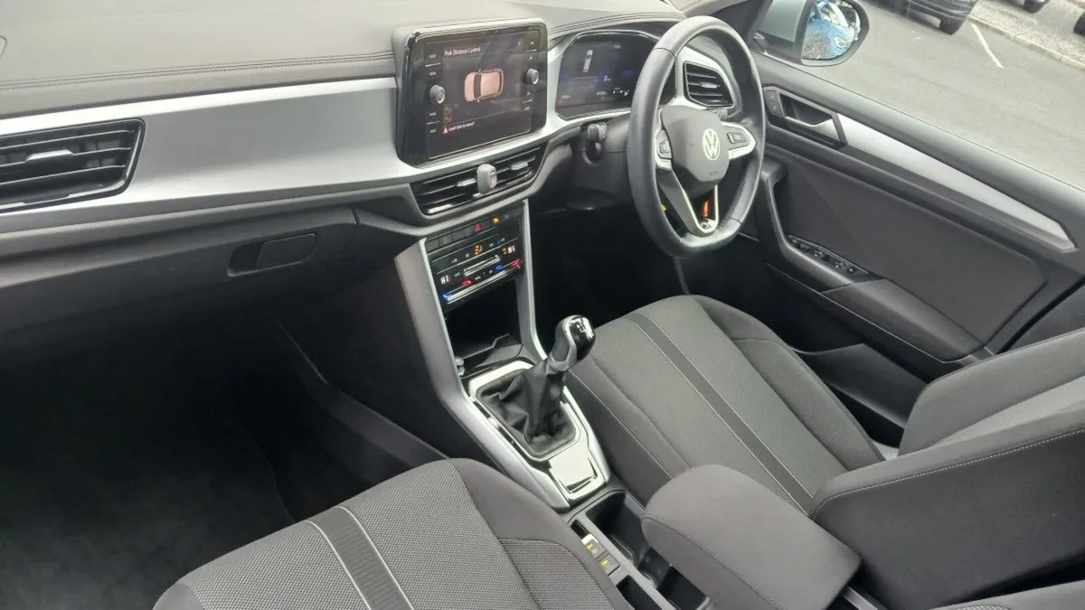 Volkswagen T-Roc Life 1.0 TSI 110HP ** REAR VIEW C - Image 3