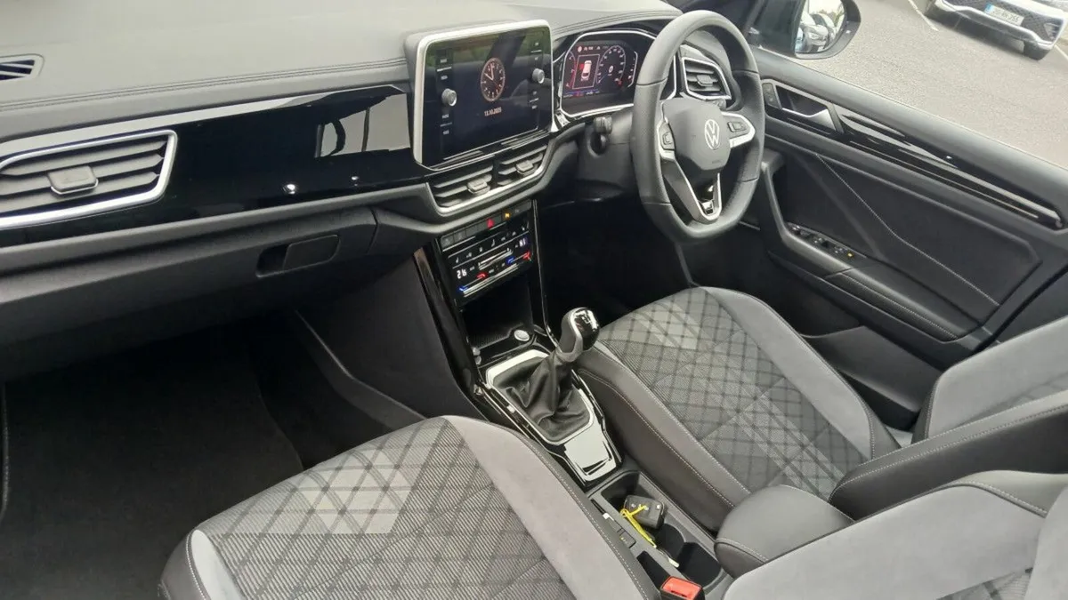 Volkswagen T-Roc R-Line 75 2.0 TDI 116HP **PARK AS - Image 3