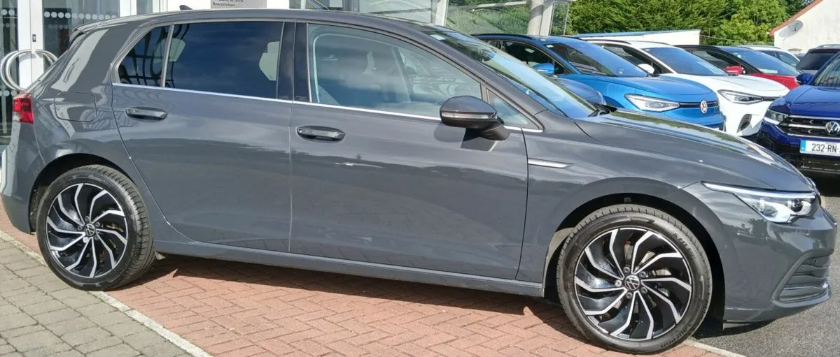 Volkswagen Golf Style 2.0 TDI 115HP *AUTOMATIC, RE - Image 2