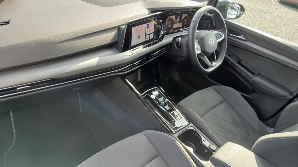 Volkswagen Golf Style 2.0 TDI 115HP *AUTOMATIC, RE - Image 3