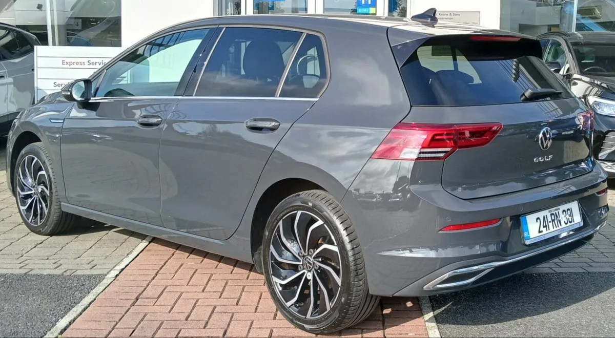 Volkswagen Golf Style 2.0 TDI 115HP *AUTOMATIC, RE - Image 4