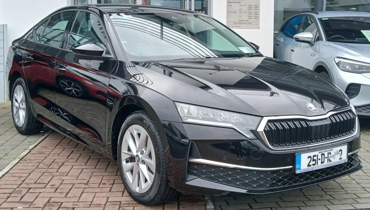 Skoda Octavia Selection 2.0TDI 115HP **REAR VIEW C - Image 1