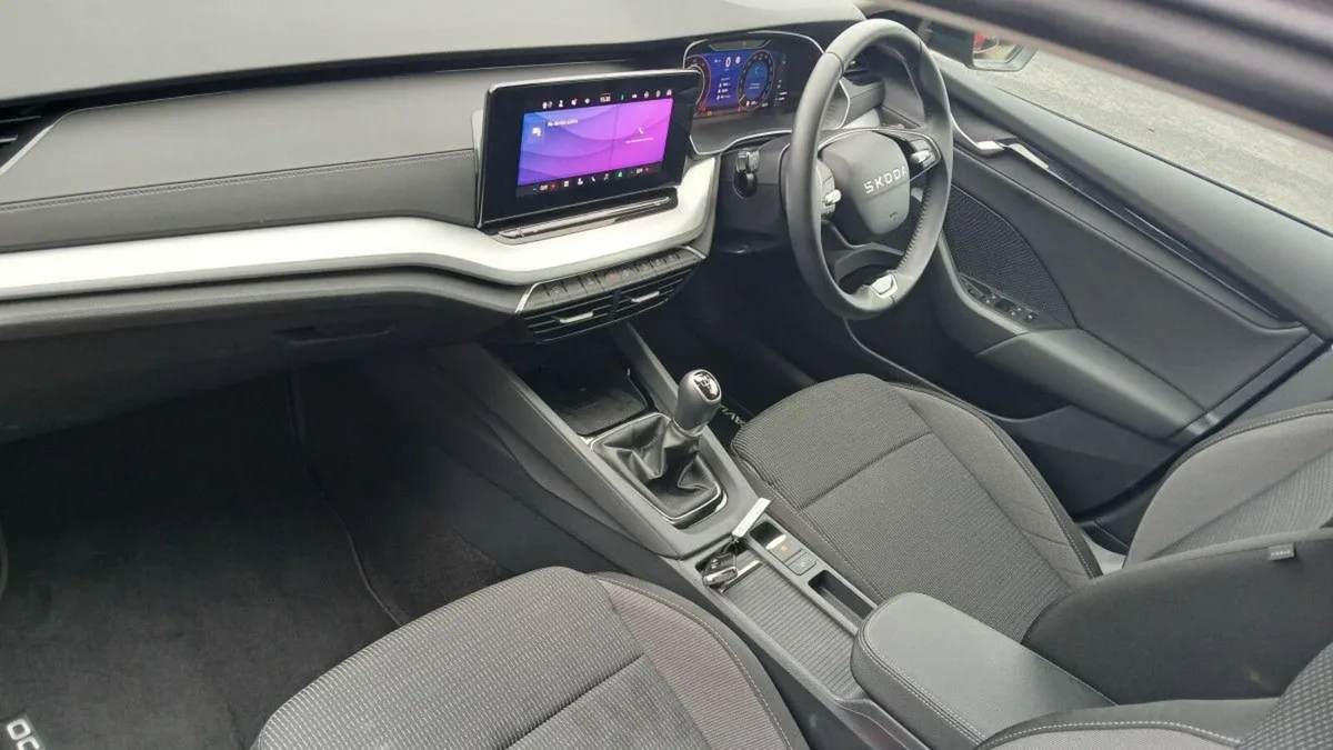 Skoda Octavia Selection 2.0TDI 115HP **REAR VIEW C - Image 3