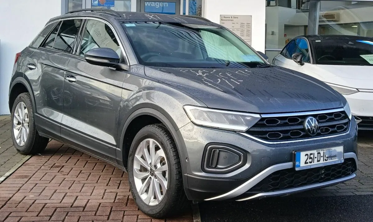 Volkswagen T-Roc EDITION 75 1.0TSI M6F 116HP **REA - Image 1