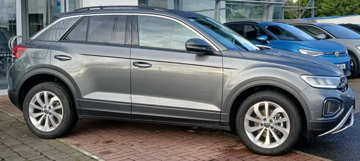 Volkswagen T-Roc EDITION 75 1.0TSI M6F 116HP **REA - Image 2