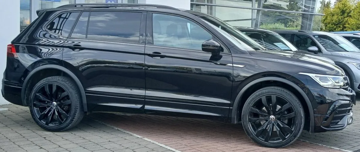Volkswagen Tiguan Allspace R-Line 2.0 TDI 150HP ** - Image 2