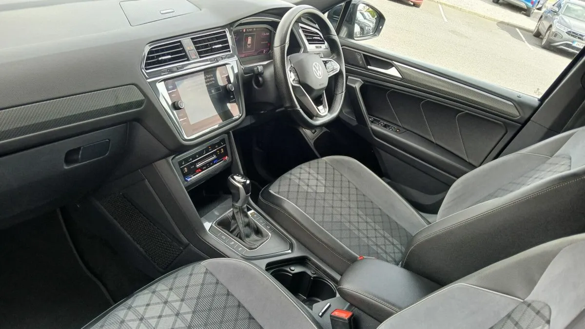 Volkswagen Tiguan Allspace R-Line 2.0 TDI 150HP ** - Image 3