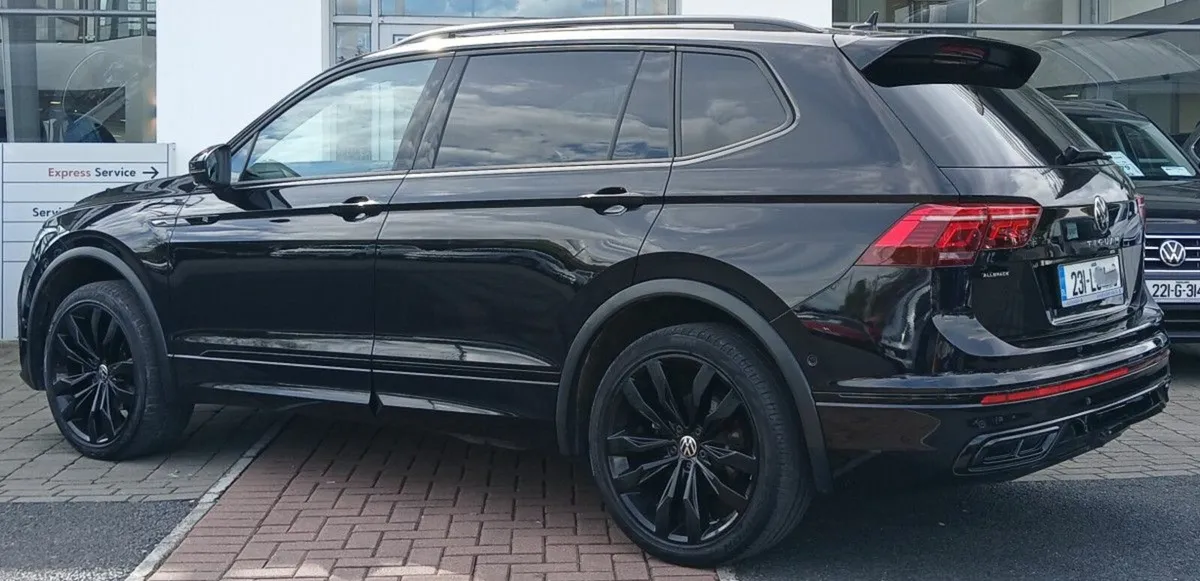 Volkswagen Tiguan Allspace R-Line 2.0 TDI 150HP ** - Image 4