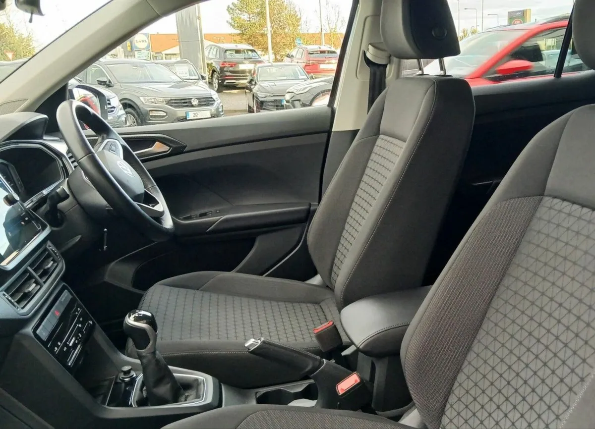 Volkswagen T-Cross Life 1.0 TSI 95HP **REARVIEW CA - Image 3