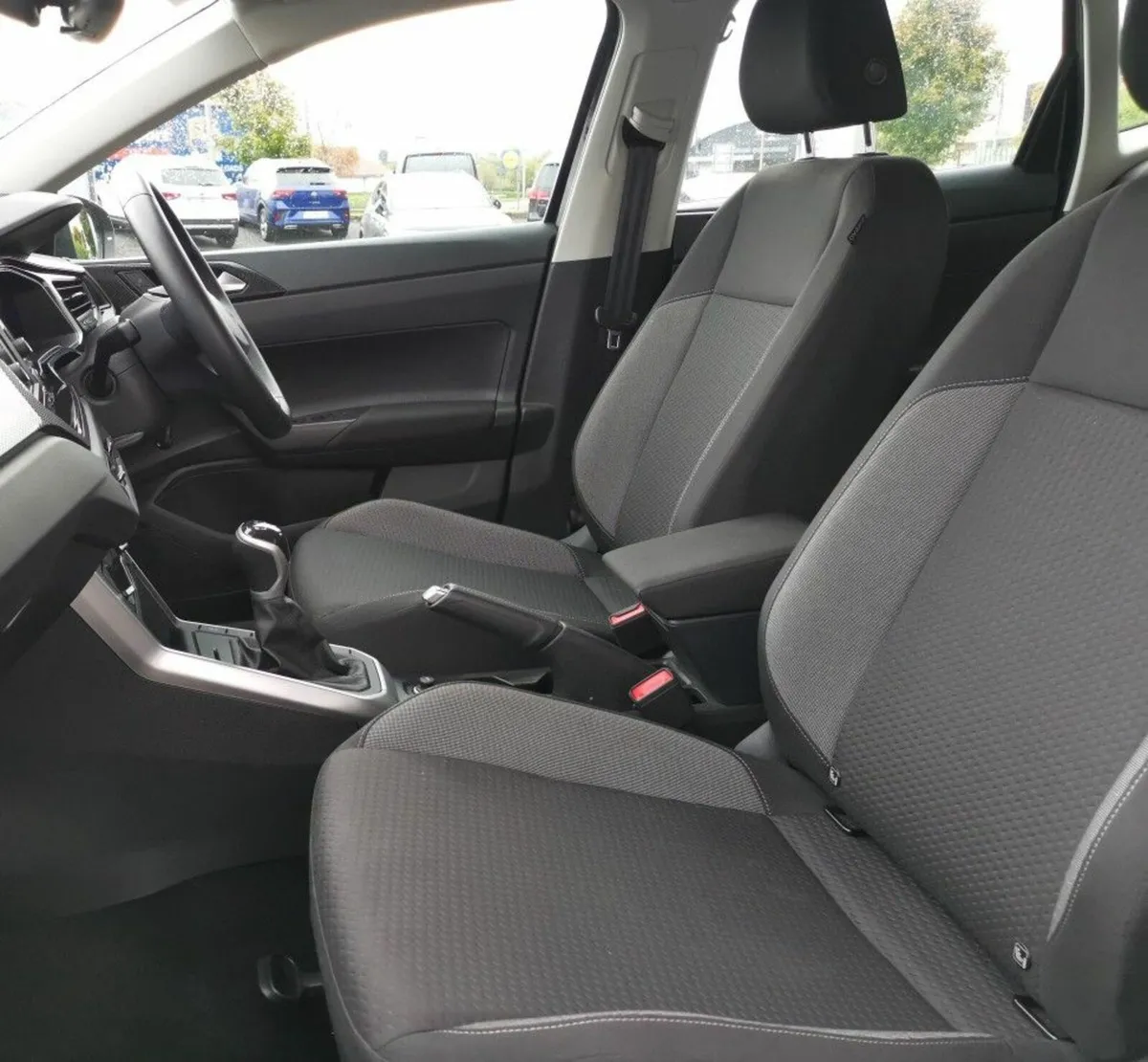 Volkswagen Polo Life 1.0 TSI 95HP **REARVIEW CAMER - Image 3