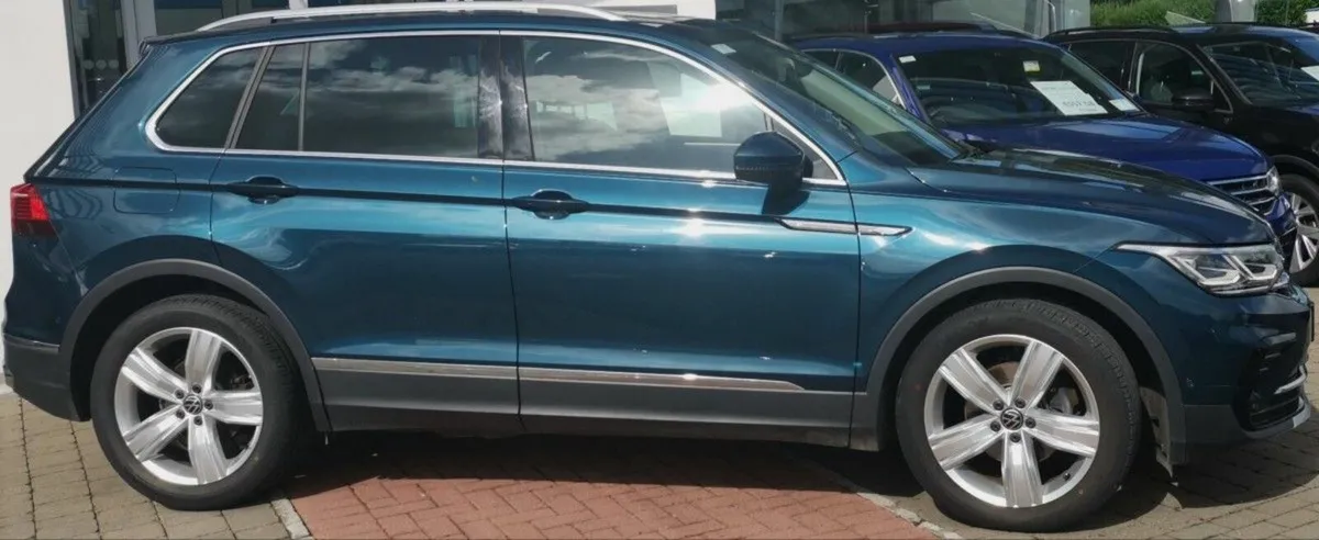 Volkswagen Tiguan Elegance 2.0 TDI 150HP **REARVIE - Image 2