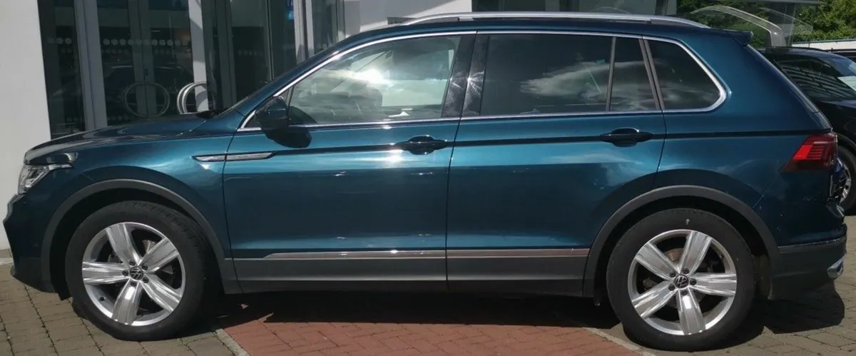 Volkswagen Tiguan Elegance 2.0 TDI 150HP **REARVIE - Image 4
