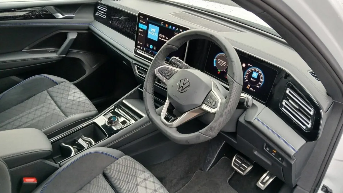 Volkswagen Tiguan R-Line 2.0 TDI 150HP DSG **HEATE - Image 3