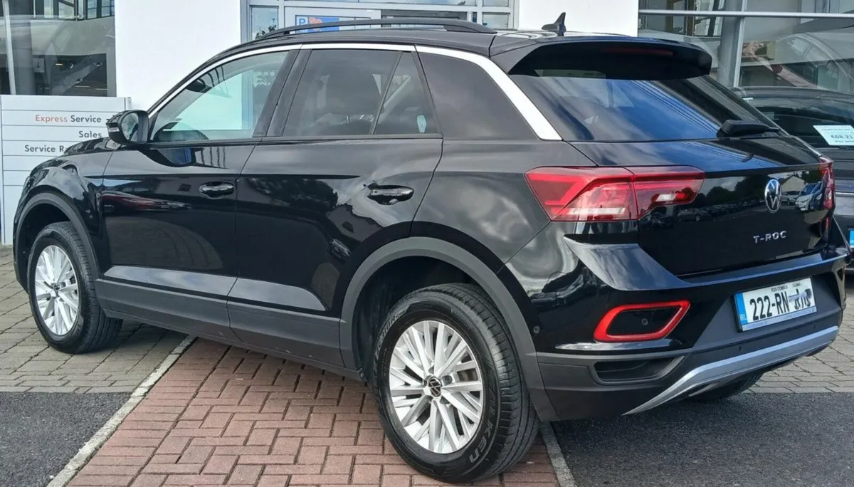 Volkswagen T-Roc Life 2.0 TDI 116HP **PARKING SENS - Image 4