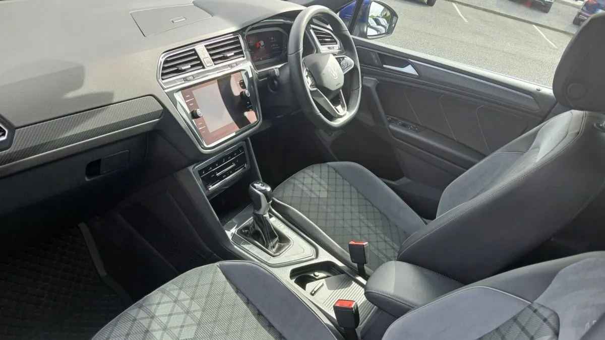 Volkswagen Tiguan R-Line 2.0 TDI 150HP **AUTOMATIC - Image 3